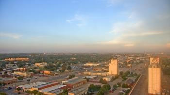 Weather camera view of Garden City Coop Inc - city center.