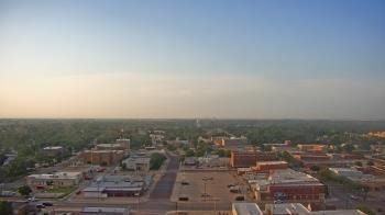 Weather camera view of Garden City Coop Inc - city center.