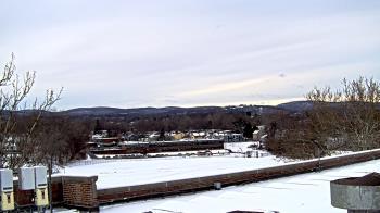 Weather camera view of Haverstraw Elementary School.
