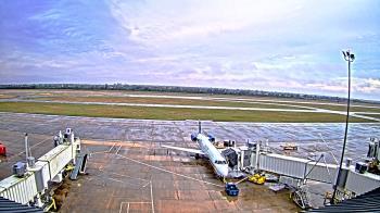 Weather camera view of Lake Charles Rgnl Arpt terminal bldg.