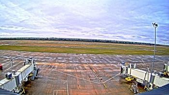 Weather camera view of Lake Charles Rgnl Arpt terminal bldg.