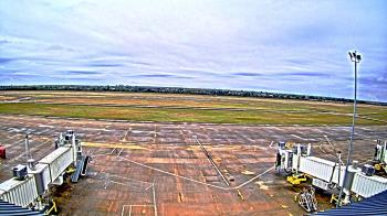 Weather camera view of Lake Charles Rgnl Arpt terminal bldg.