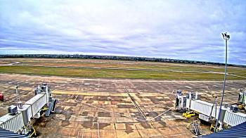 Weather camera view of Lake Charles Rgnl Arpt terminal bldg.