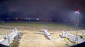 Weather camera view of Lake Charles Rgnl Arpt terminal bldg.