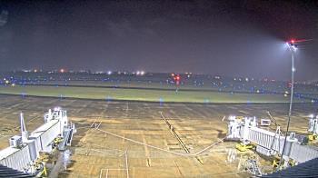 Weather camera view of Lake Charles Rgnl Arpt terminal bldg.