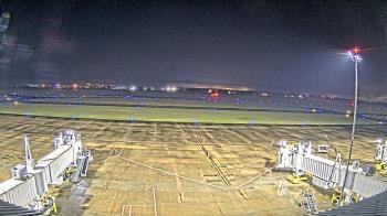 Weather camera view of Lake Charles Rgnl Arpt terminal bldg.