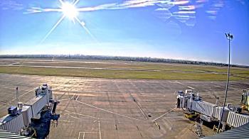 Weather camera view of Lake Charles Rgnl Arpt terminal bldg.