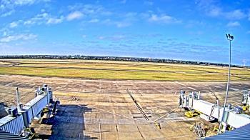 Weather camera view of Lake Charles Rgnl Arpt terminal bldg.