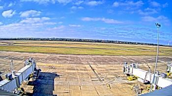 Weather camera view of Lake Charles Rgnl Arpt terminal bldg.