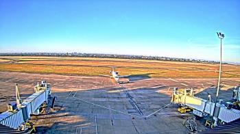 Weather camera view of Lake Charles Rgnl Arpt terminal bldg.