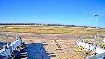 Weather camera view of Lake Charles Rgnl Arpt terminal bldg.