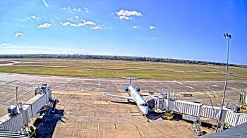 Weather camera view of Lake Charles Rgnl Arpt terminal bldg.