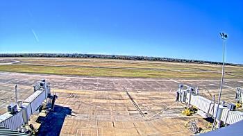 Weather camera view of Lake Charles Rgnl Arpt terminal bldg.