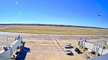 Weather camera view of Lake Charles Rgnl Arpt terminal bldg.