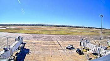 Weather camera view of Lake Charles Rgnl Arpt terminal bldg.