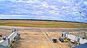 Weather camera view of Lake Charles Rgnl Arpt terminal bldg.