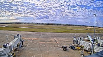 Weather camera view of Lake Charles Rgnl Arpt terminal bldg.