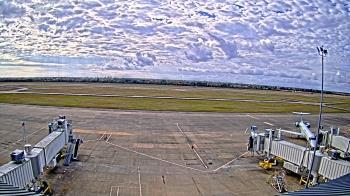 Weather camera view of Lake Charles Rgnl Arpt terminal bldg.