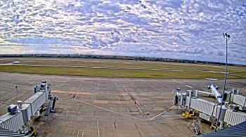 Weather camera view of Lake Charles Rgnl Arpt terminal bldg.