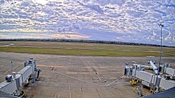 Weather camera view of Lake Charles Rgnl Arpt terminal bldg.