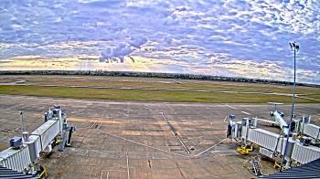 Weather camera view of Lake Charles Rgnl Arpt terminal bldg.