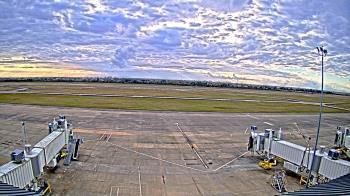 Weather camera view of Lake Charles Rgnl Arpt terminal bldg.