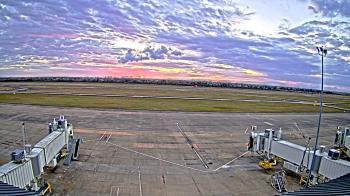Weather camera view of Lake Charles Rgnl Arpt terminal bldg.