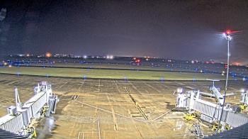 Weather camera view of Lake Charles Rgnl Arpt terminal bldg.