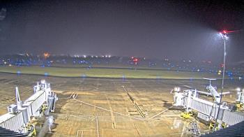 Weather camera view of Lake Charles Rgnl Arpt terminal bldg.