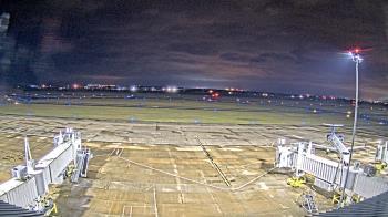 Weather camera view of Lake Charles Rgnl Arpt terminal bldg.
