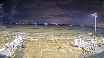 Weather camera view of Lake Charles Rgnl Arpt terminal bldg.