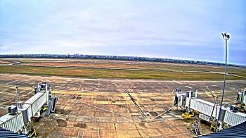 Weather camera view of Lake Charles Rgnl Arpt terminal bldg.