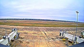Weather camera view of Lake Charles Rgnl Arpt terminal bldg.