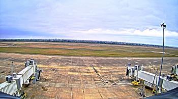 Weather camera view of Lake Charles Rgnl Arpt terminal bldg.