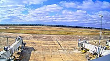 Weather camera view of Lake Charles Rgnl Arpt terminal bldg.