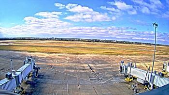 Weather camera view of Lake Charles Rgnl Arpt terminal bldg.