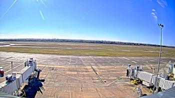 Weather camera view of Lake Charles Rgnl Arpt terminal bldg.