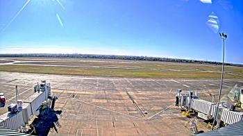 Weather camera view of Lake Charles Rgnl Arpt terminal bldg.