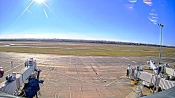Weather camera view of Lake Charles Rgnl Arpt terminal bldg.