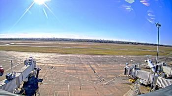 Weather camera view of Lake Charles Rgnl Arpt terminal bldg.