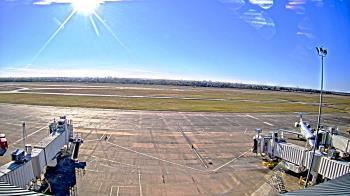 Weather camera view of Lake Charles Rgnl Arpt terminal bldg.