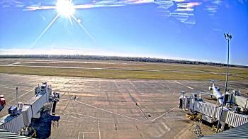 Weather camera view of Lake Charles Rgnl Arpt terminal bldg.