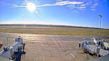 Weather camera view of Lake Charles Rgnl Arpt terminal bldg.