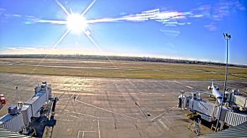 Weather camera view of Lake Charles Rgnl Arpt terminal bldg.