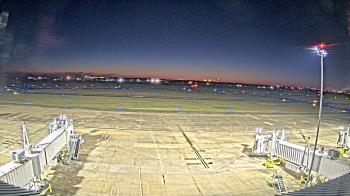 Weather camera view of Lake Charles Rgnl Arpt terminal bldg.