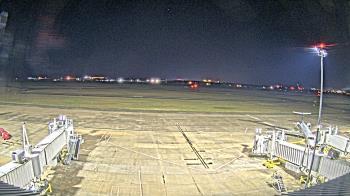 Weather camera view of Lake Charles Rgnl Arpt terminal bldg.