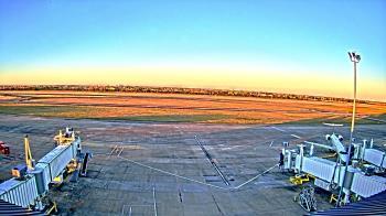 Weather camera view of Lake Charles Rgnl Arpt terminal bldg.