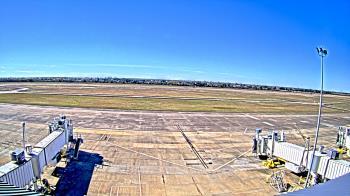Weather camera view of Lake Charles Rgnl Arpt terminal bldg.