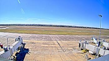 Weather camera view of Lake Charles Rgnl Arpt terminal bldg.