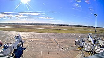 Weather camera view of Lake Charles Rgnl Arpt terminal bldg.